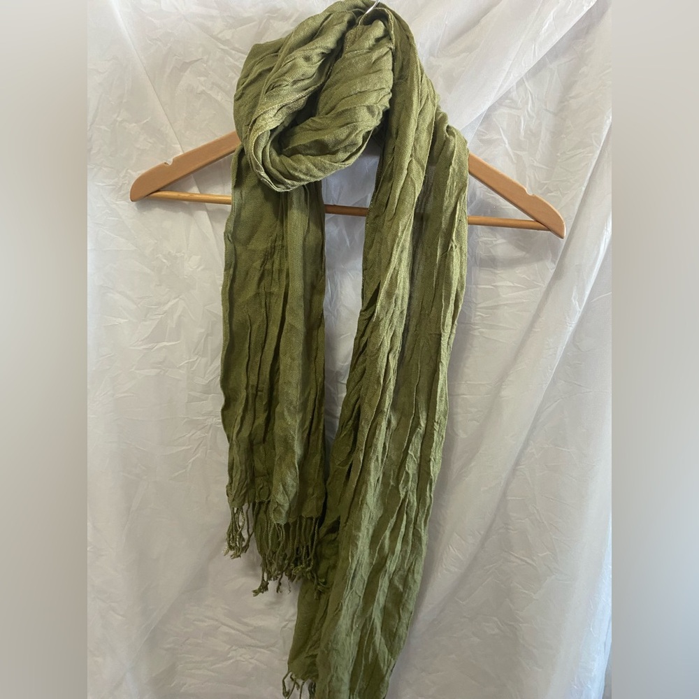 H&M Vintage Olive Green Crinkle Scarf – Boho Fringe Summer Wrap Stole EUC*